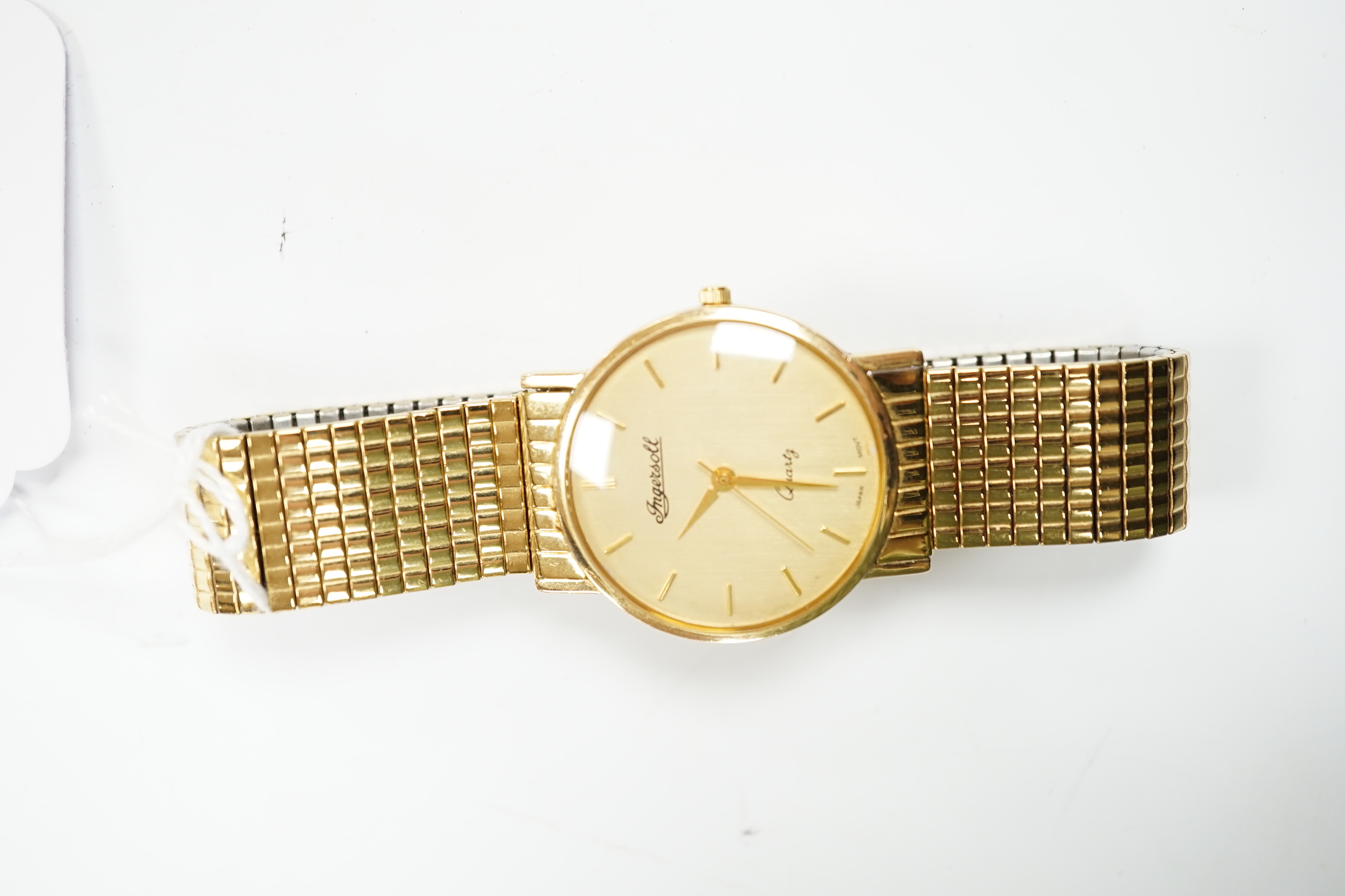 A gentleman's modern 9ct gold Ingersoll quartz wrist watch, on a steel and gold plated flexible bracelet.